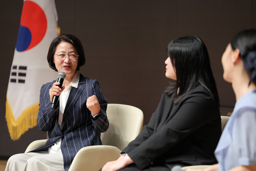 추미애 지사, 신규 공직자 75명에 ...